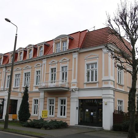 Hotel Polonia Chojnice Esterno foto